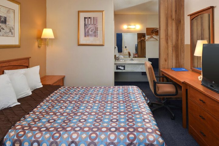 Room 18 of 29