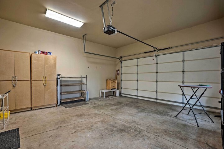 Quiet Waterfront Escape w / Hot Tub & Beach Access!