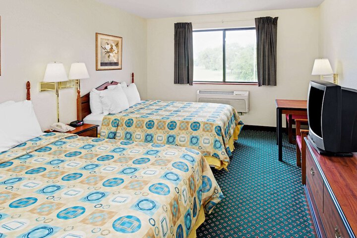 Room 5 of 16
