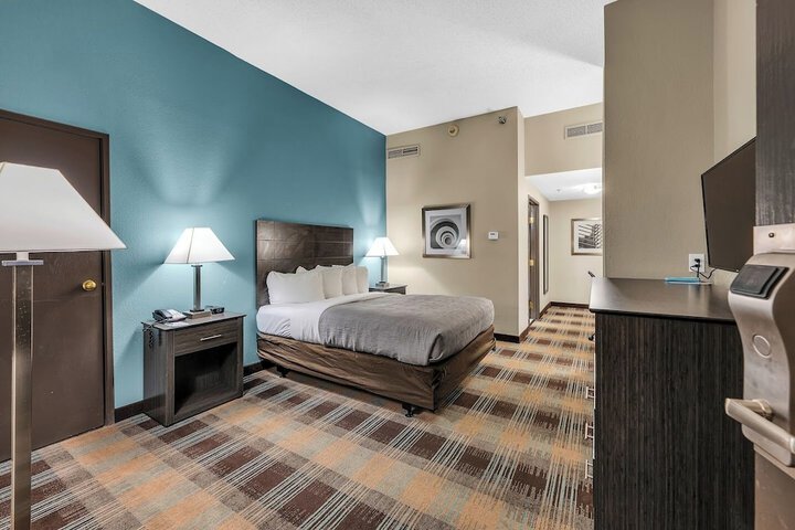 Quality Inn Roseville-Detroit North