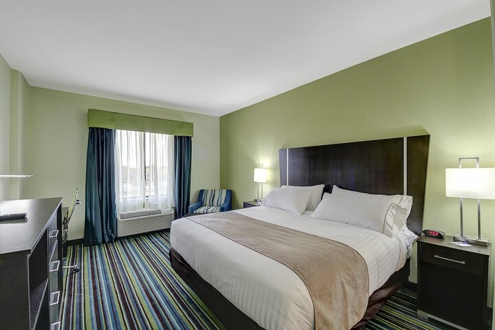 Room 14 of 32