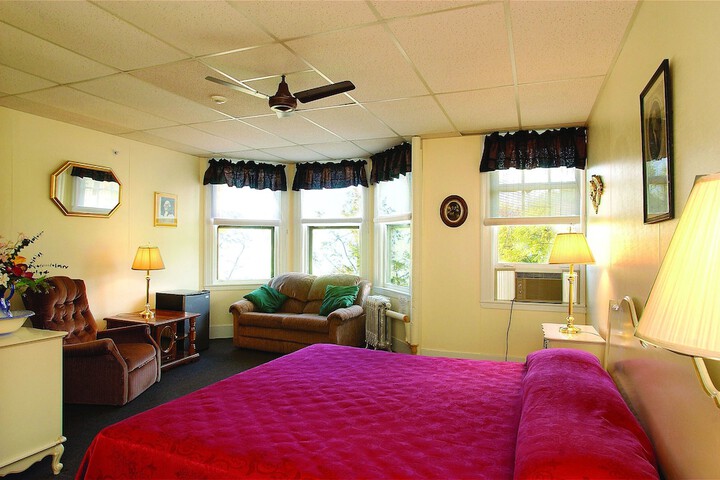 Room 35 of 68