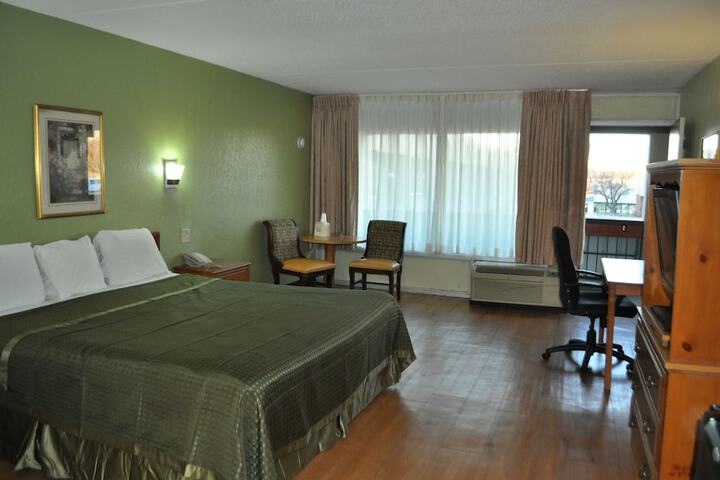 Room 33 of 41