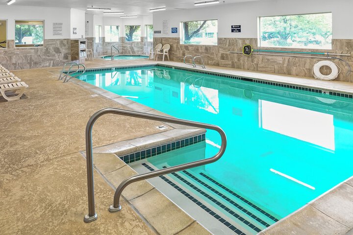 Crystal Inn Hotel & Suites Midvalley