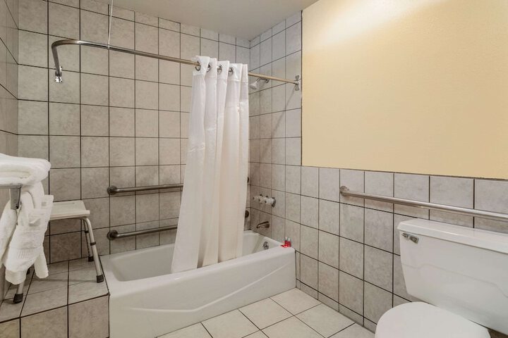 Room 9 of 22