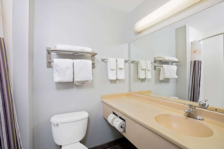 Room 11 of 28