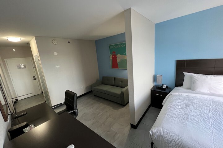 Room 17 of 27