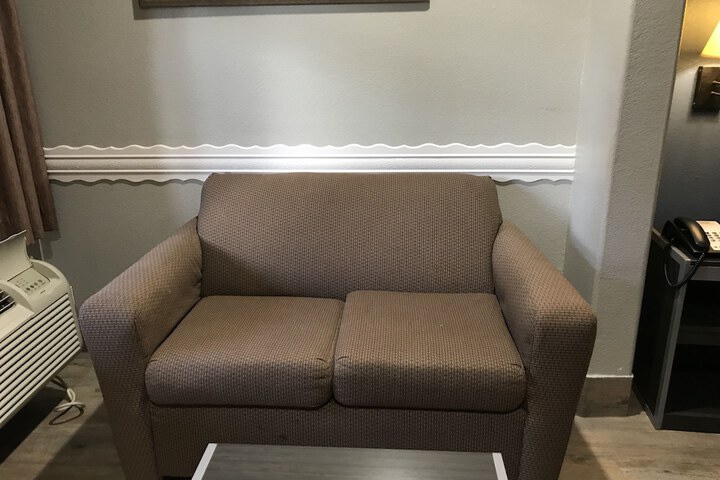 Room 12 of 33