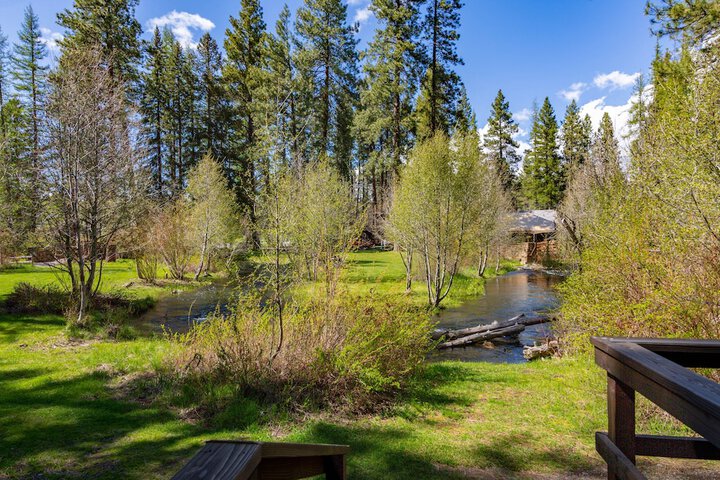 Lake Creek Lodge