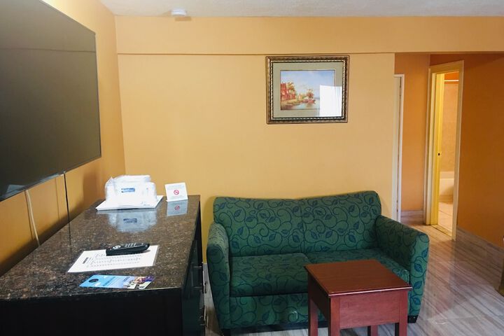 Room 12 of 30