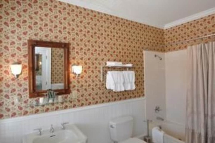 Room 33 of 151