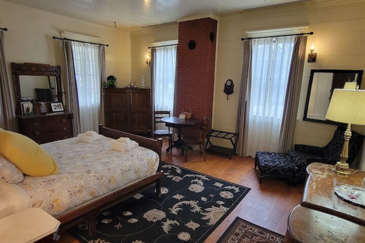 Wolf Creek Inn & Tavern