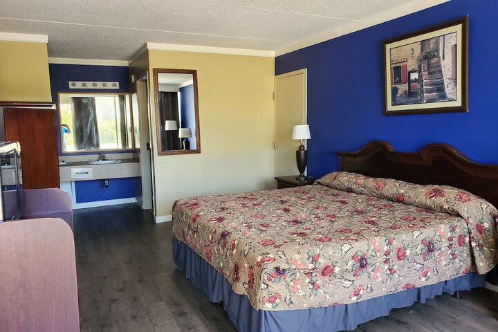 Room 7 of 8