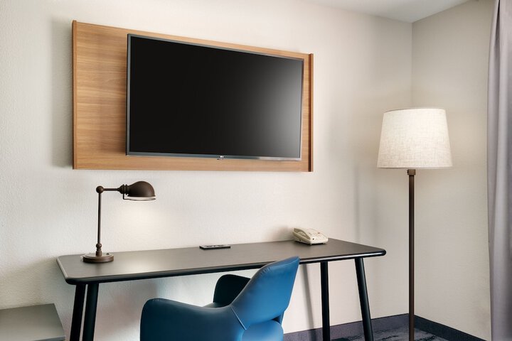 Room 25 of 38