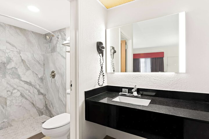 Room 21 of 27