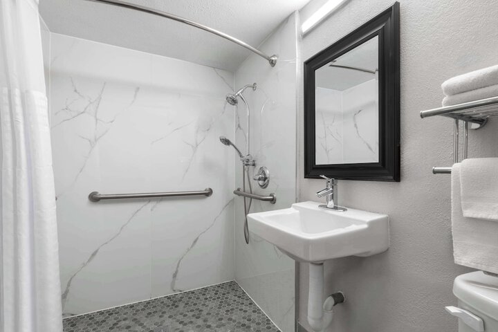 Super 8 by Wyndham Longview / North