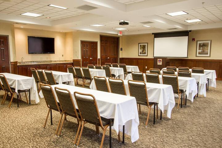 Comfort Suites Grand Rapids North
