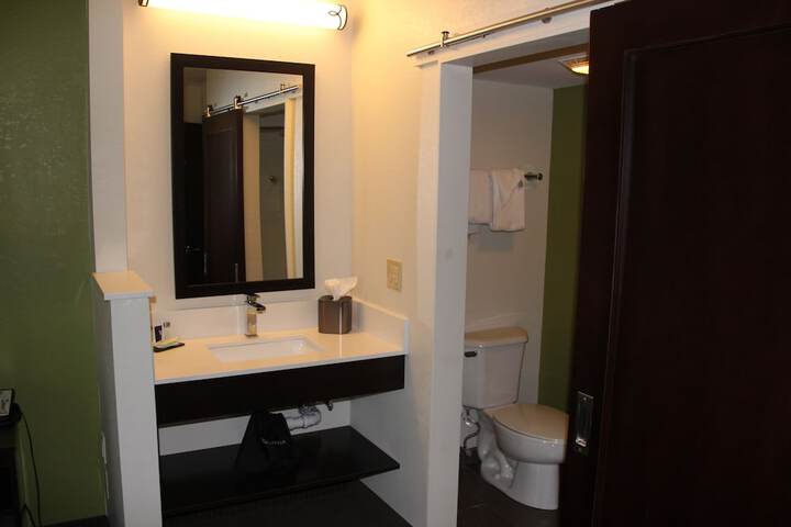 Room 16 of 48