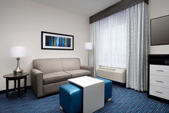 Room 25 of 37