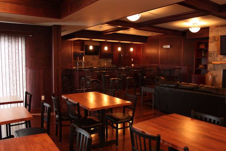 Lounge 46 of 54