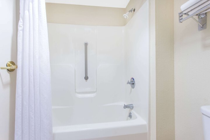 Room 8 of 15