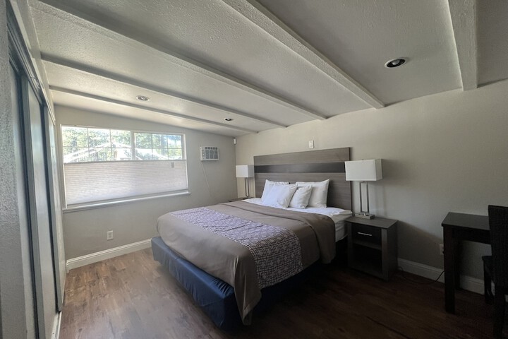 Room 43 of 76