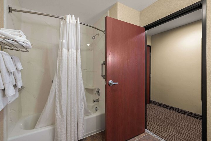 Room 36 of 83