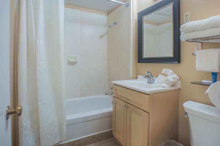 Shasta Pines Motel & Suites