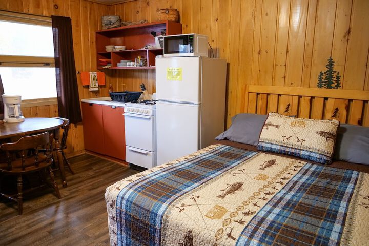 Sunshine Motel and Cabins