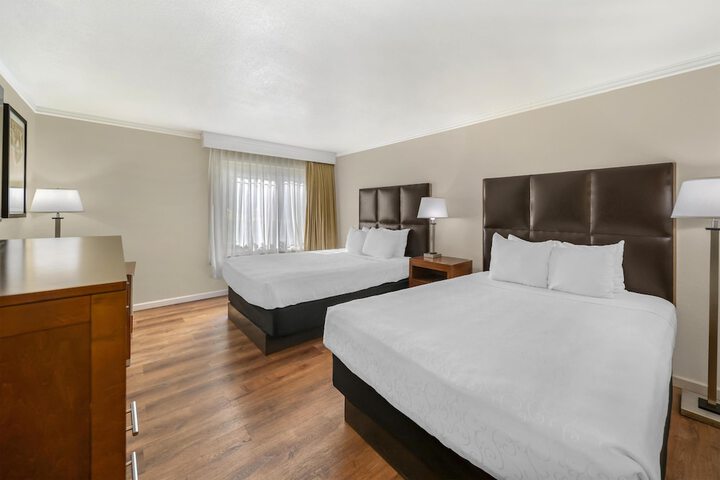 Best Western Plus Northwoods Inn
