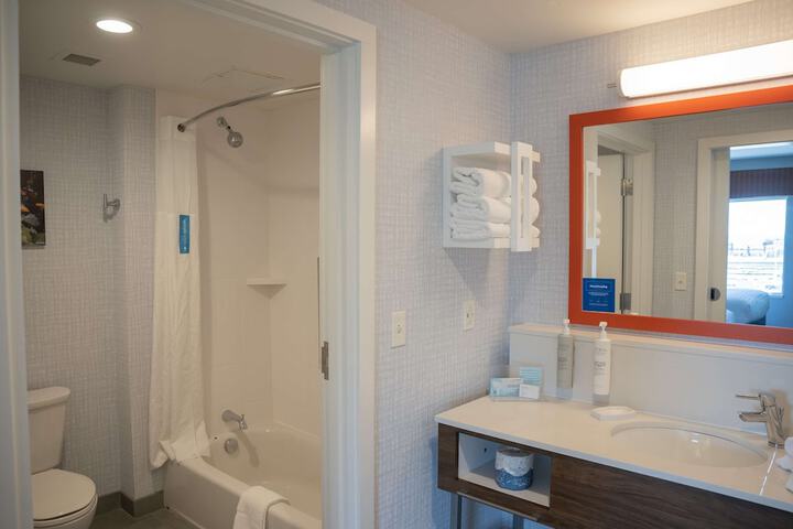 Hampton Inn & Suites Erie Bayfront