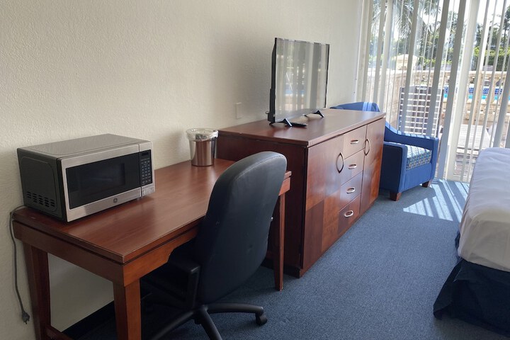Room 28 of 39