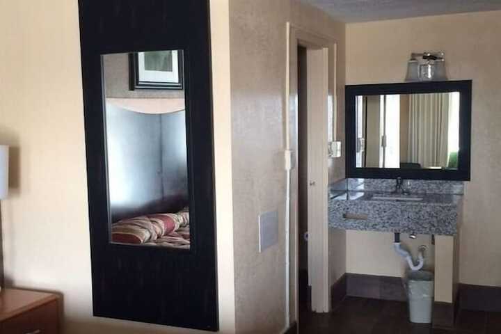 Room 9 of 38