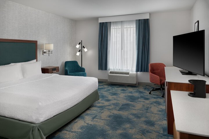 Hampton Inn & Suites Detroit / Troy