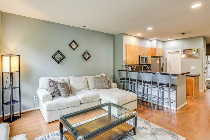 Walk to Local Shops & Eats! Quaint Issaquah Home