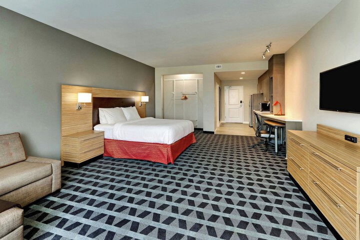 Room 33 of 63