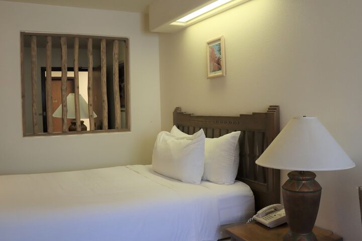 Sagebrush Inn & Suites