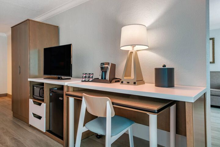 Dolphin Sands Clearwater Beach an Ascend Collection Hotel