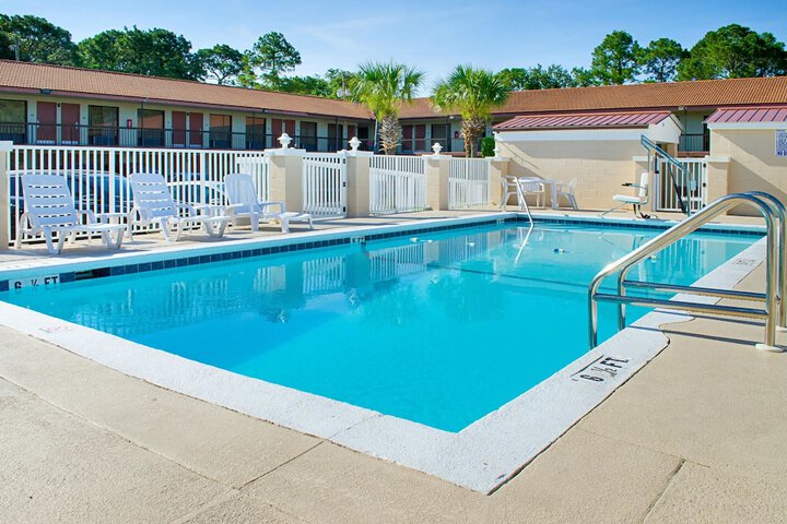 Pool 6 of 14