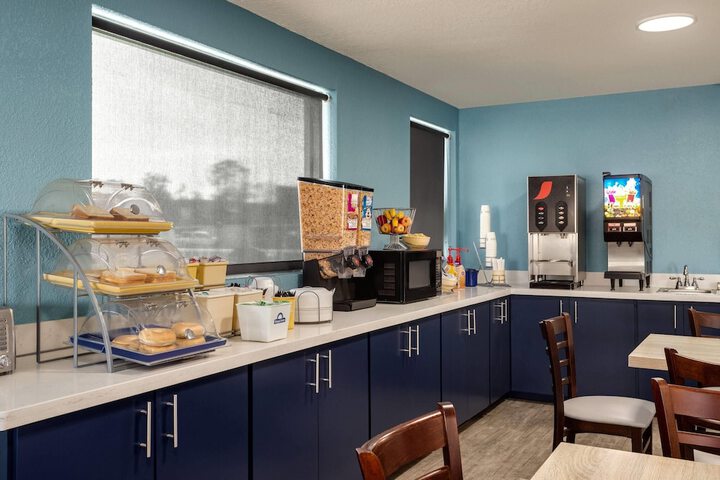 Days Inn by Wyndham Apopka / Orlando