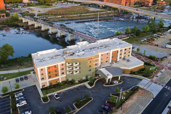 Hotel Exterior 52 of 53