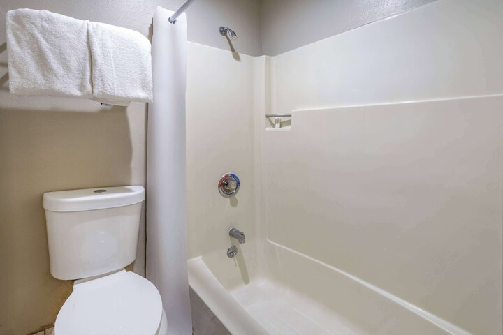 Days Inn by Wyndham Pleasant Prairie Kenosha