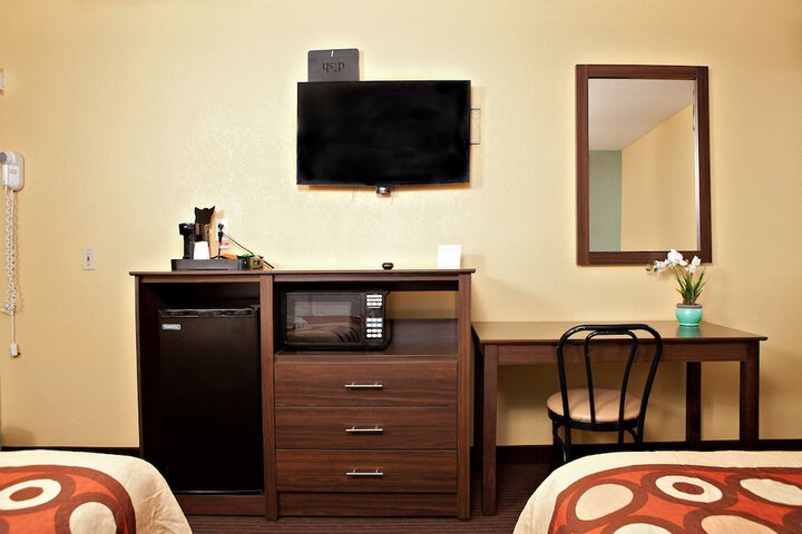 Room 30 of 94