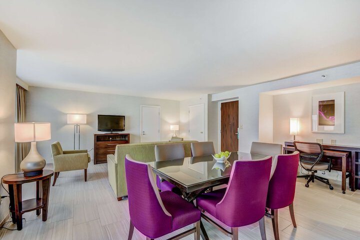 Room 32 of 52