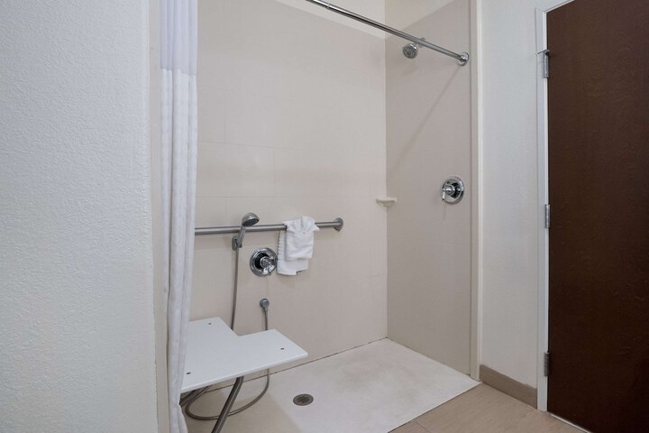 Comfort Inn & Suites Victoria North