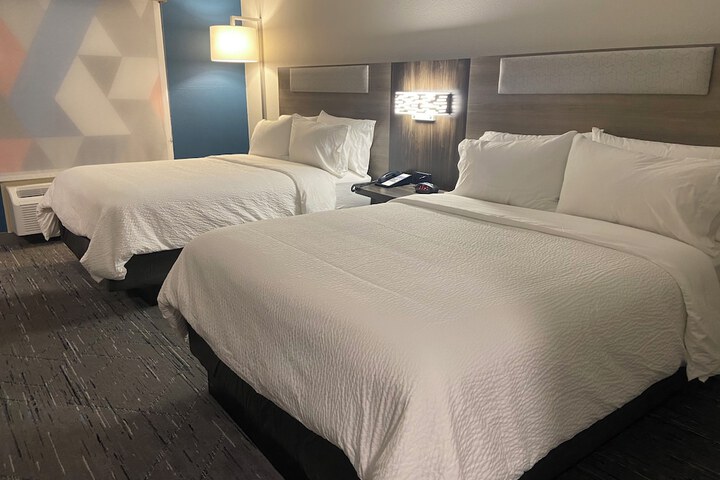 Holiday Inn Express & Suites Elyria by IHG