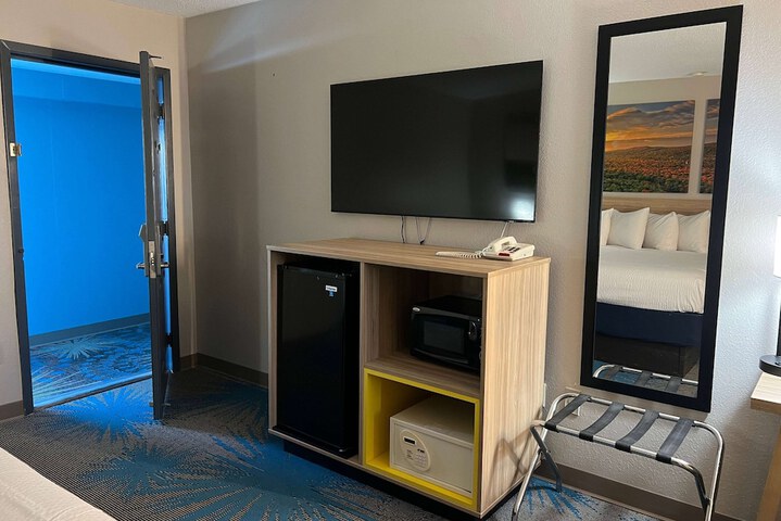 Room 29 of 34