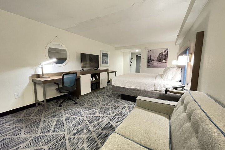 Room 22 of 37