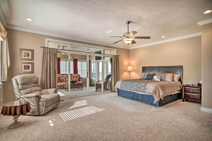 Spacious Baneberry Home w / Lake Douglas Views!