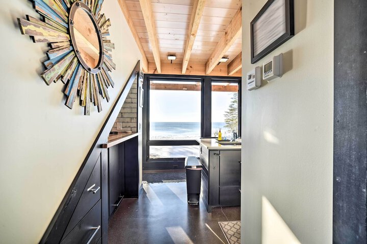 Office & Fire Pit: Waterfront Lake Superior Cabin!
